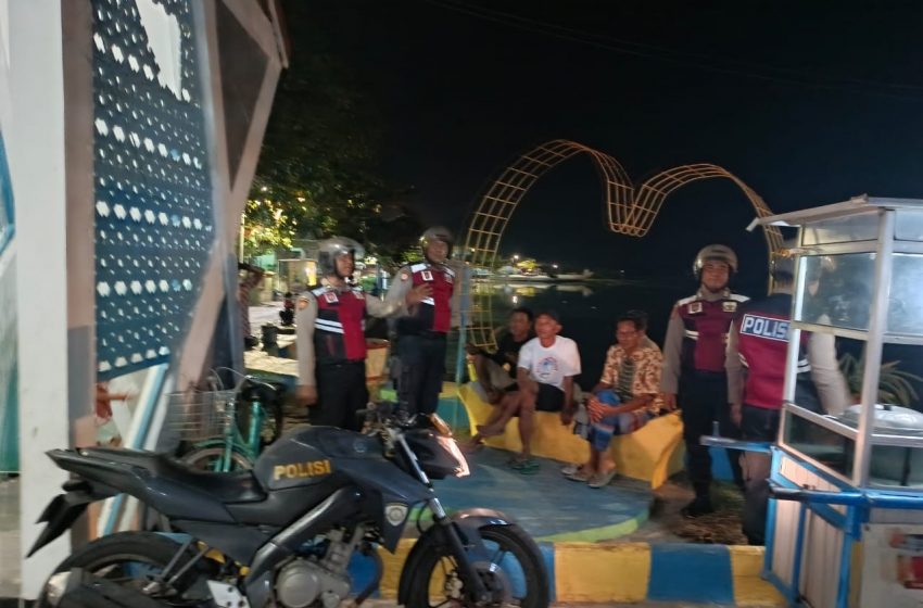  Polsek Kepulauan Seribu Utara Gelar Patroli Malam Perintis Presisi, Antisipasi Gangguan Kamtibmas Selama Pilkada 2024