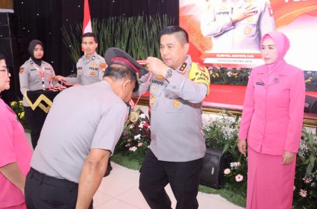 Lepas 202 Purna Wira Polri, Kapolda Metro “Jadilah Teladan Di Masyarakat”