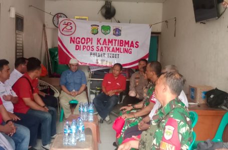 Ngopi Kamtibmas di Bukit Duri Kapolsek Tebet dan Warga RW. 06 Perkuat Sinergi Keamanan