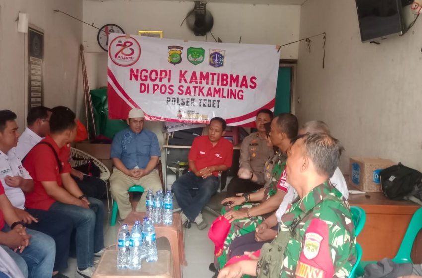  Ngopi Kamtibmas di Bukit Duri Kapolsek Tebet dan Warga RW. 06 Perkuat Sinergi Keamanan