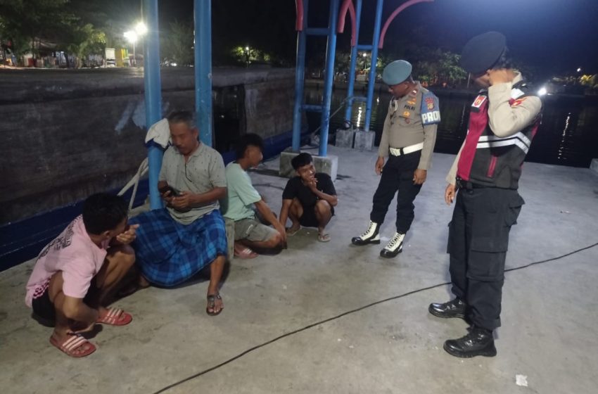  Polsek Kepulauan Seribu Utara Laksanakan Patroli Malam Himbau Remaja Tidak Terlibat Tawuran