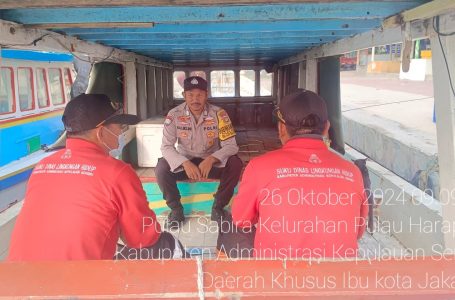 Bhabinkamtibmas Pulau Sabira Sosialisasi Pilkada Damai ke Warga: Ajak Jaga Keamanan dan Persatuan