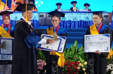 Luar Biasa, 62 Persen Wisudawan UMBY Lulus Dengan Berpredikat Cumlaude