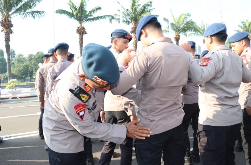  Polri Terjunkan 1.758 Personil, Amankan Aksi Unjuk Rasa di DPR RI dan Patung Kuda